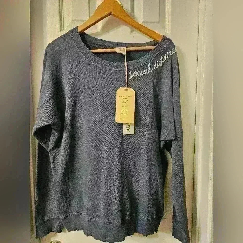 NWT I.S.M.B.S SWEATSHIRT